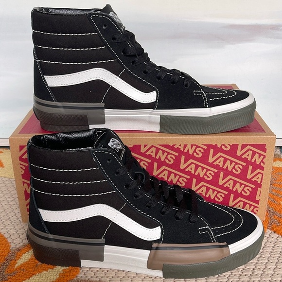 Vans WMNS Sk8-Hi Rearrange Utility Block Black
VN000CRMBLK
Sneakers - Picture 16 of 16